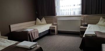 Фото номера Трехместный номер Мини-отель Zajazd Tytan г. Kochanowice 5